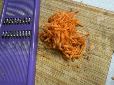 Salotos su baltais pupelėmis, morkomis ir skrudintais duonos kubeliais Žingsnis 2