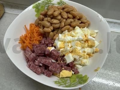 Salotos su baltais pupelėmis, morkomis ir skrudintais duonos kubeliais Žingsnis 4