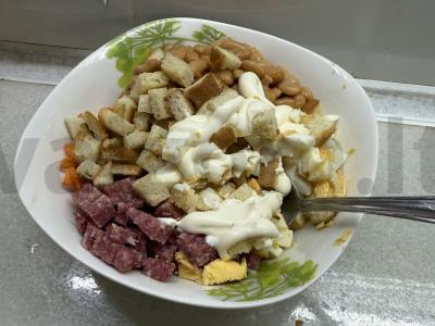 Salotos su baltais pupelėmis, morkomis ir skrudintais duonos kubeliais Žingsnis 5