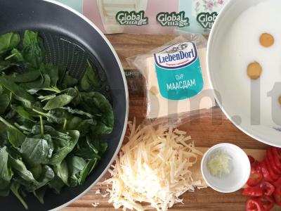 Omletas su špinatais ir maasdamo sūriu Žingsnis 1