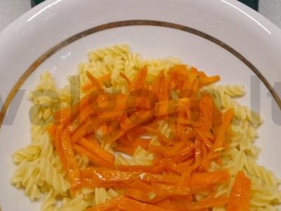 Šiltas salotas su kepenimis ir makaronais Žingsnis 5