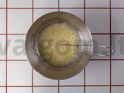 Meringos ritinys su avietėmis Žingsnis 1