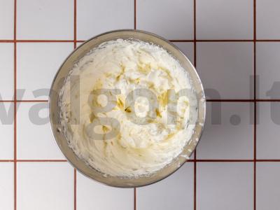 Meringos ritinys su avietėmis Žingsnis 7