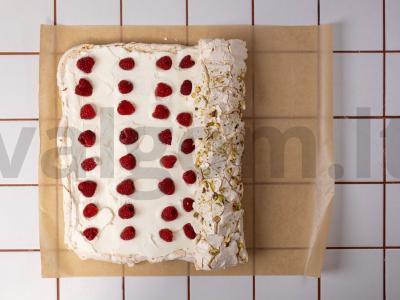 Meringos ritinys su avietėmis Žingsnis 9