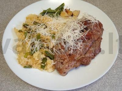 Jautienos steikas su kuskuso ir žaliųjų pupelių garnyru pagrindine nuotrauka