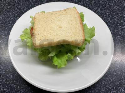 Sumuštinis su kalakutiena, lydytu sūriu ir agurku Žingsnis 8