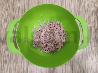 Karšti sumuštiniai su dešra, sūriu ir kiaušiniu Žingsnis 1