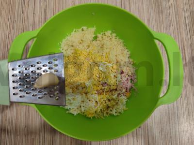 Karšti sumuštiniai su dešra, sūriu ir kiaušiniu Žingsnis 4