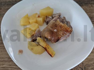 Švelni kiaulienos kulšis su bulvėmis, kepta orkaitėje pagrindine nuotrauka