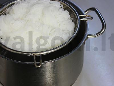 Funchosa su daržovėmis, sezamo sėklomis ir jūros druska Žingsnis 10