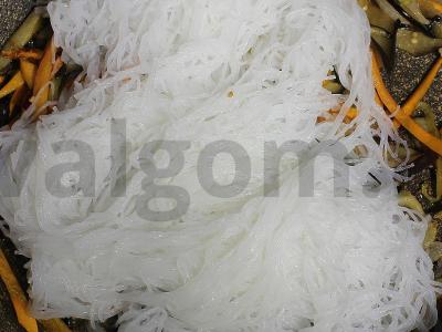 Funchosa su daržovėmis, sezamo sėklomis ir jūros druska Žingsnis 11