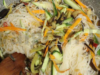 Funchosa su daržovėmis, sezamo sėklomis ir jūros druska Žingsnis 13