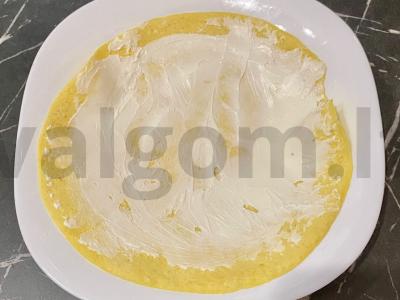 Tortilija su saliami, garstyčiomis ir varškės sūriu Žingsnis 1