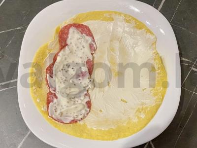 Tortilija su saliami, garstyčiomis ir varškės sūriu Žingsnis 4