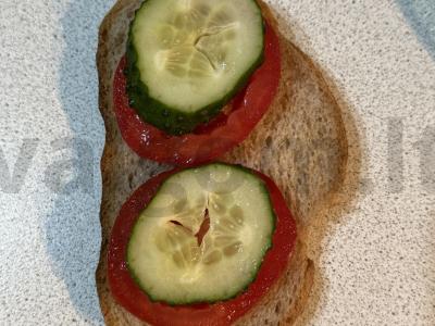 Brusketa su krevetėmis, mocarela ir agurkais Žingsnis 3