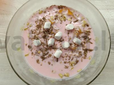 Patingėlių avižinė košė su bananais ir abrikosais jogurte pagrindine nuotrauka