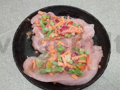 Indėnų steikai, kepti su daržovėmis ir sūriu Žingsnis 3