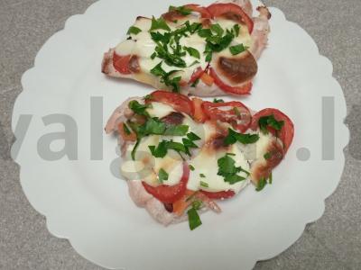 Indėnų steikai, kepti su daržovėmis ir sūriu pagrindine nuotrauka