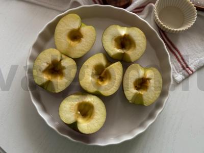 Vegetariški obuolių keksiukai su razinomis Žingsnis 1