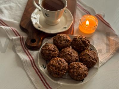 Vegetariški obuolių keksiukai su razinomis pagrindine nuotrauka