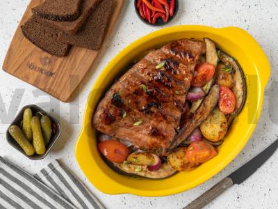 Šonkauliukai su daržovėmis pagrindine nuotrauka