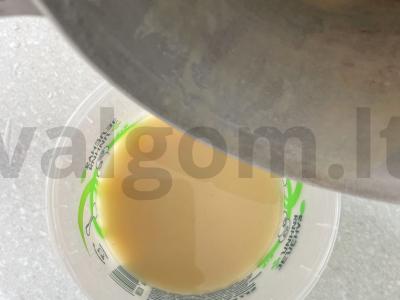 Želė pyragas su kokosų drožlėmis Žingsnis 4