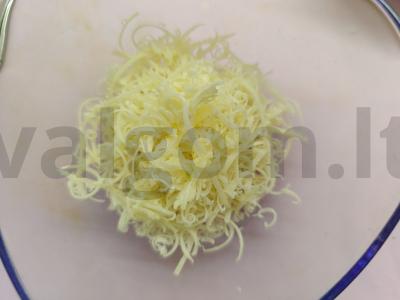 Rulėliai iš karbonaido su dviem sūrio rūšimis Žingsnis 1