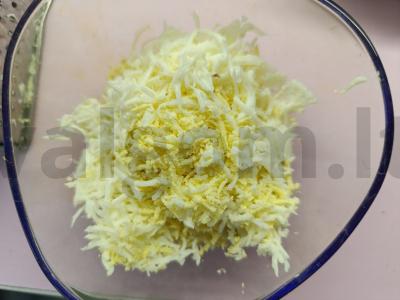 Rulėliai iš karbonaido su dviem sūrio rūšimis Žingsnis 2