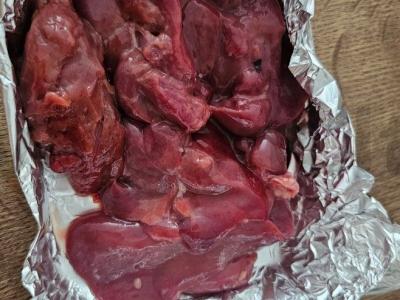 Vištienos kepenėlės grietinėje su sūrio plutele Žingsnis 1