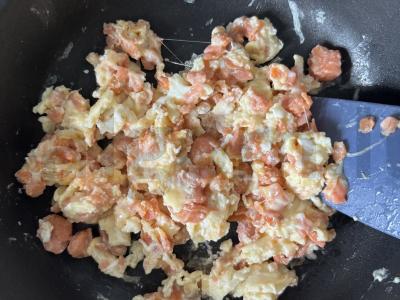 Riekelė duonos su žuvies, kiaušinio ir sūrio įdaru Žingsnis 8