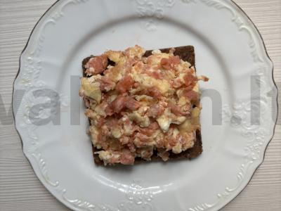 Riekelė duonos su žuvies, kiaušinio ir sūrio įdaru Žingsnis 9