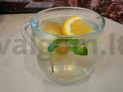 Gaivus vaisių kompotas su mėtomis pagrindine nuotrauka