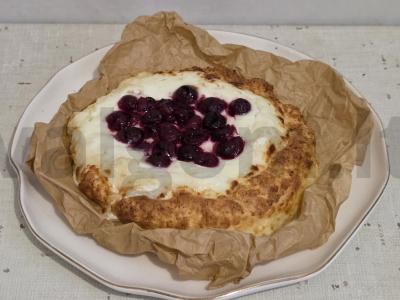 Varškės pyragas su vyšniomis pagrindine nuotrauka