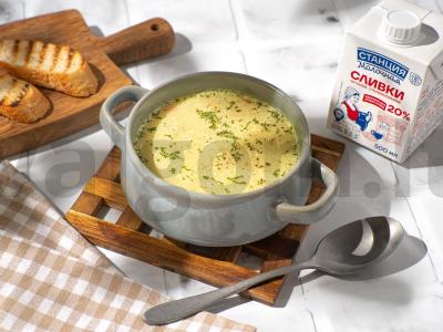 Kreminis vištienos sriuba su karčiu pagrindine nuotrauka