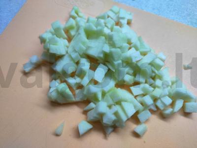 Salotos su žirneliais ir krabų lazdelėmis Žingsnis 3