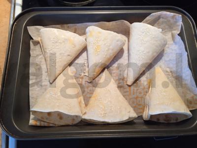 Tortilijų su vištiena ir grybais konvertai Žingsnis 3