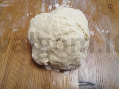 Traškūs čeburekai su mėsos faršu gazuoto vandens tešloje Žingsnis 4