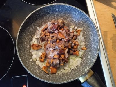 Tortilijų su vištiena ir grybais konvertai Žingsnis 5