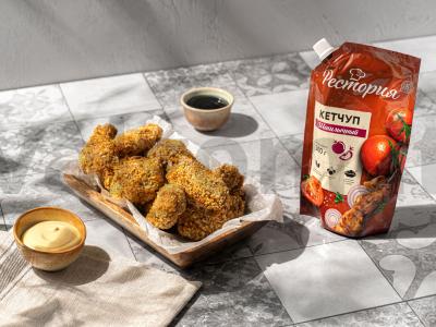 Traškūs vištienos sparneliai kukurūzų džiūvėsėliuose pagrindine nuotrauka