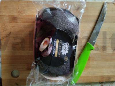 Salotos su jūros kopūstais, avokadu, mocarela ir pomidorais Žingsnis 1