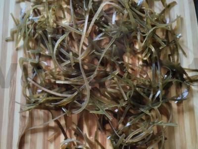 Salotos su jūros kopūstais, avokadu, mocarela ir pomidorais Žingsnis 4