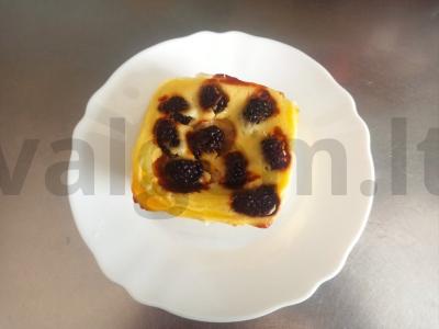 Švelni juodųjų serbentų apkepas be miltų pagrindine nuotrauka