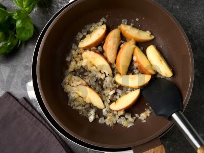 Troškinta kiauliena su obuoliais Žingsnis 3