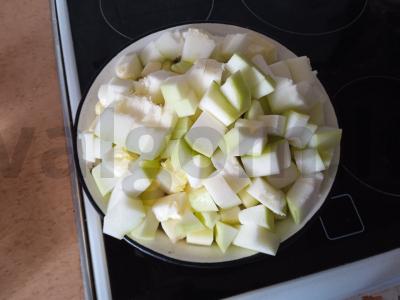 Aštrus adjika iš cukinijų Žingsnis 1