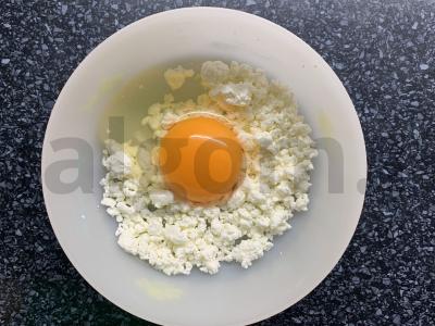 Varškės avižų blynas su grietine ir braškėmis Žingsnis 1