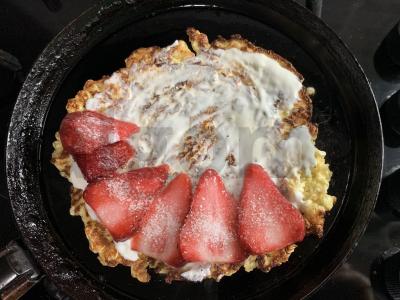 Varškės avižų blynas su grietine ir braškėmis Žingsnis 6