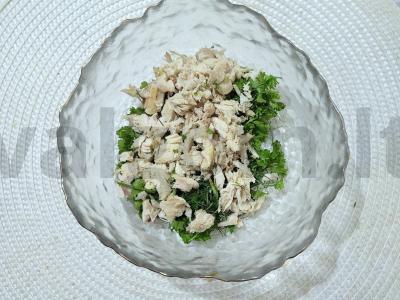 Ryškus salotas su vištiena, kukurūzais ir daržovėmis Žingsnis 2