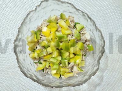 Ryškus salotas su vištiena, kukurūzais ir daržovėmis Žingsnis 3