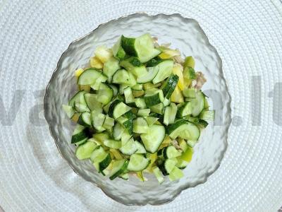 Ryškus salotas su vištiena, kukurūzais ir daržovėmis Žingsnis 4