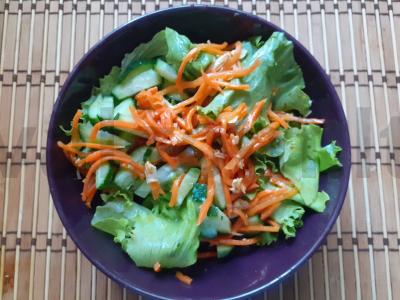 Daržovių salotas su korėjietiška morkų, agurku ir sėklomis Žingsnis 3